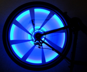 Синие светящиеся полоски на велосипедные спицы